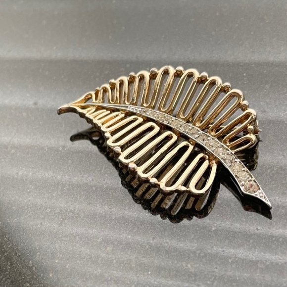 Marcel Boucher Vintage Signed and Numbered Clear Rhinestone Leaf Brooch - Picture 7 of 10